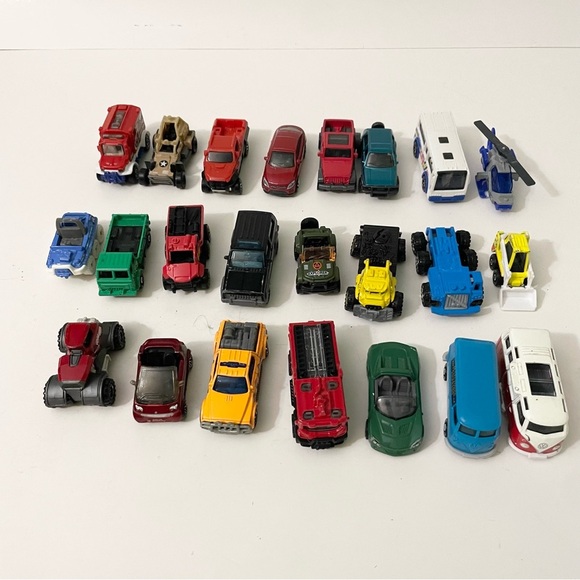 Lot of 23 Diecast Matchbox Toy Cars - Picture 1 of 16